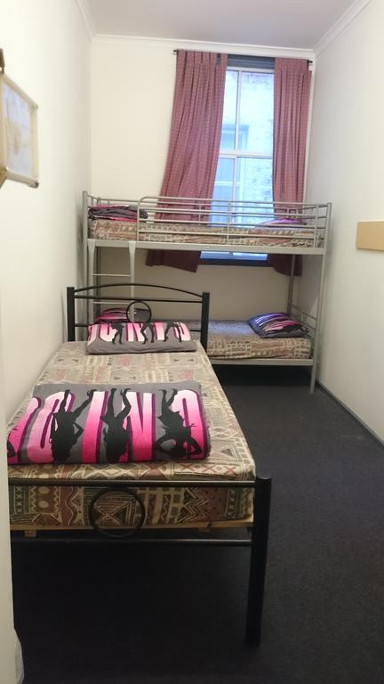 Elizabeth Hostel Melbourne Room photo